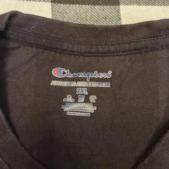 University of Iowa Champion shirt size 2XL - Picture 4 of 4